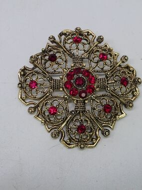Lrg Vtg Byzantine Style Open Work Brooch Gold Tone Filigree Red Rhinestone Pin